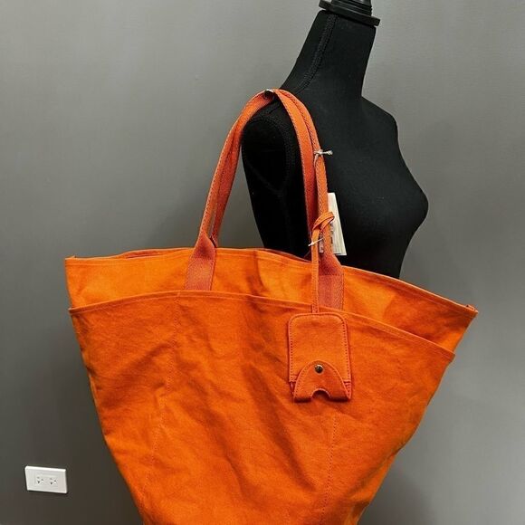 A new day Large washable tote with detachable hand sanitizer case - Picture 5 of 10